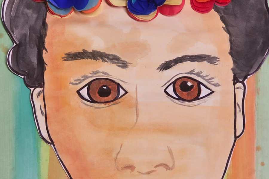 Ein Portrait einer Frau mit Wasserfarben gezeichnet.